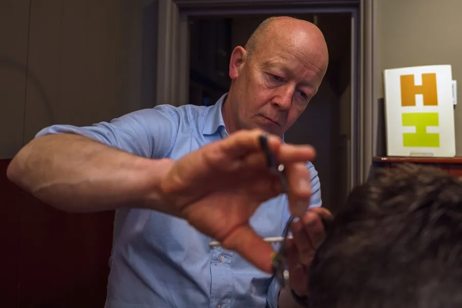 men's haircut